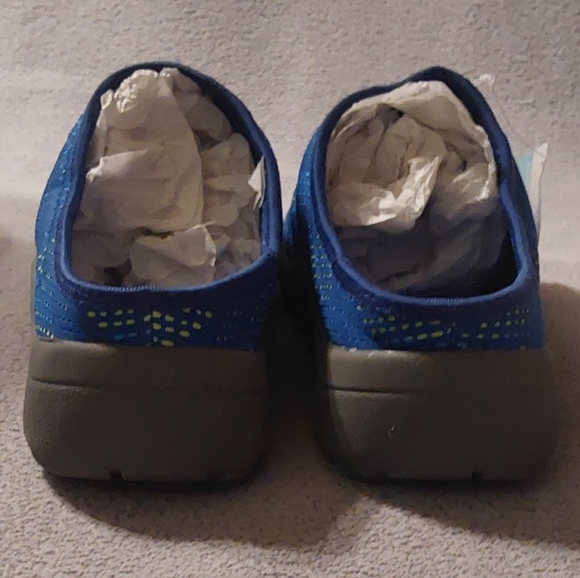 BareTrap Memory Foam Sneakers - Picture 4 of 5